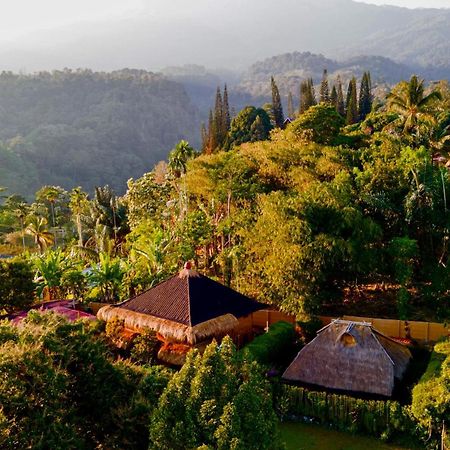 Rinjani Lighthouse Hotel เซอนารู ภายนอก รูปภาพ